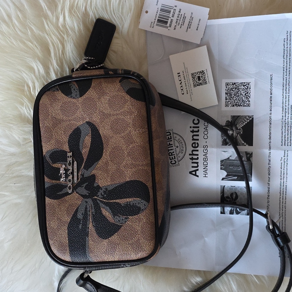 Adorable NWT Coach Mini Jamie Signature Bow Camera Bag 🖤🎀🎁❤️ - Picture 15 of 16